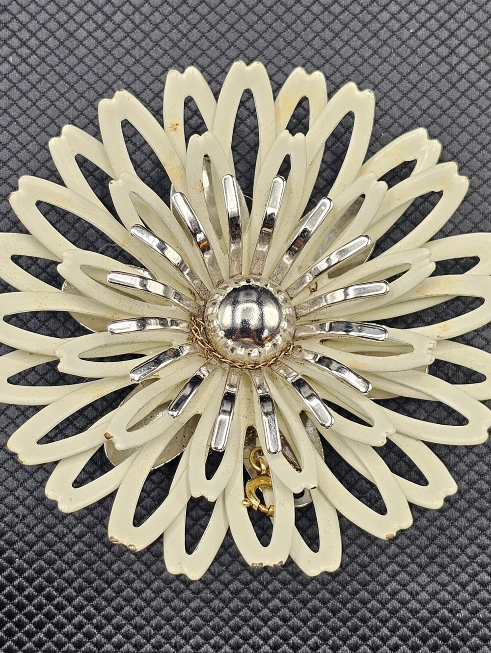 Cream and Silver Daisy Brooch